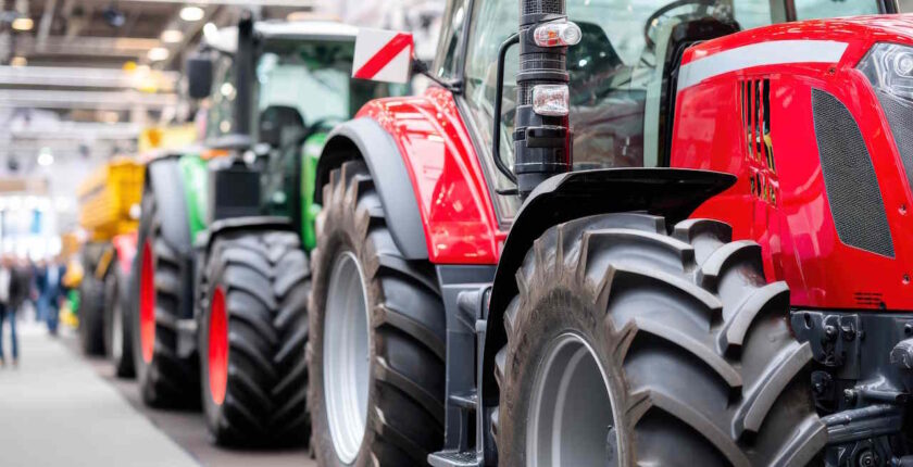 Trecker auf einem Messegelände